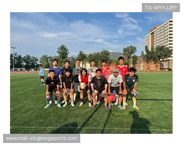 中国足球俱乐部推进足球商业资源多样化整合，国内足球俱乐部存在运营亏损的原因