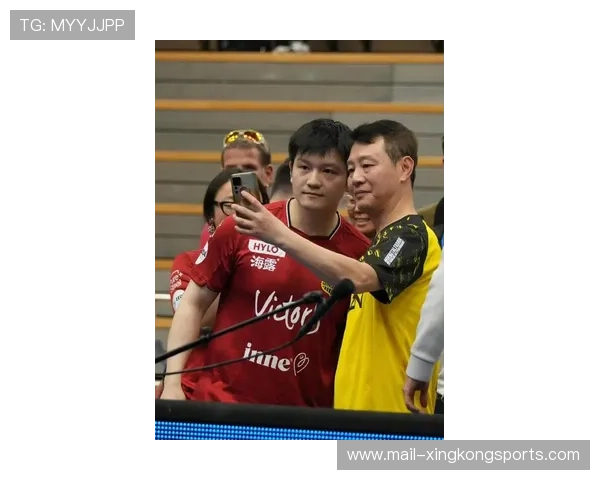 樊振东3-0胜出，多特蒙德教练抓住机会合影留念，樊振东教练是谁2020